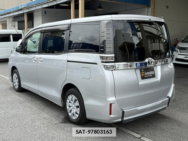 Toyota VOXY 2018-10 7815281-15