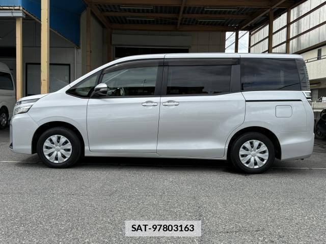 Toyota VOXY 2018-10 7815281-16