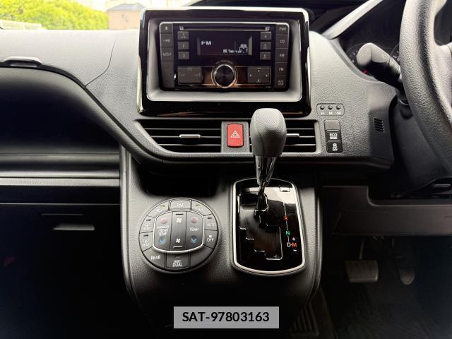 Toyota VOXY 2018-10 7815281-17