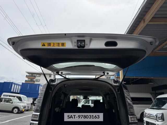 Toyota VOXY 2018-10 7815281-19
