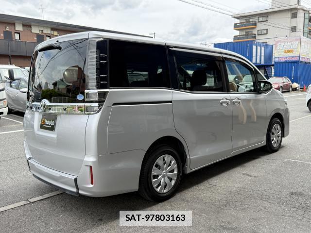 Toyota VOXY 2018-10 7815281-2