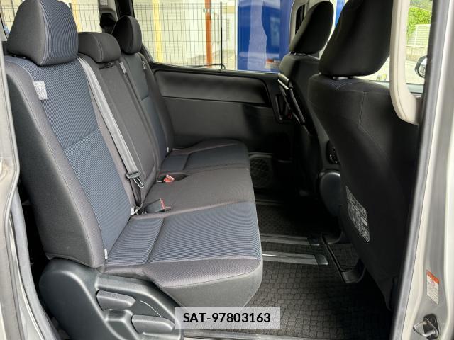 Toyota VOXY 2018-10 7815281-3