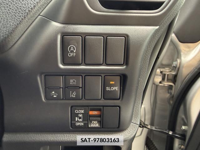 Toyota VOXY 2018-10 7815281-9