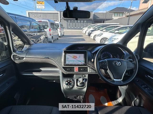 Toyota VOXY 2015-08 7815405-1