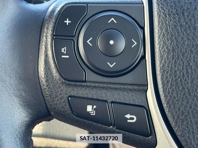Toyota VOXY 2015-08 7815405-13