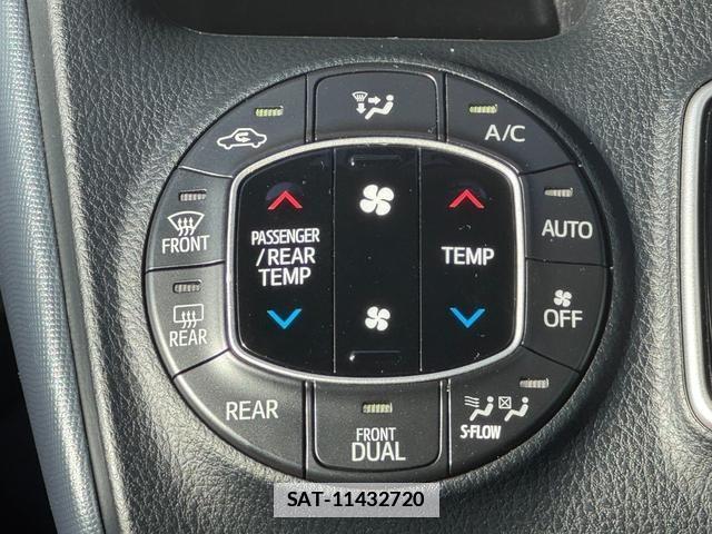 Toyota VOXY 2015-08 7815405-16