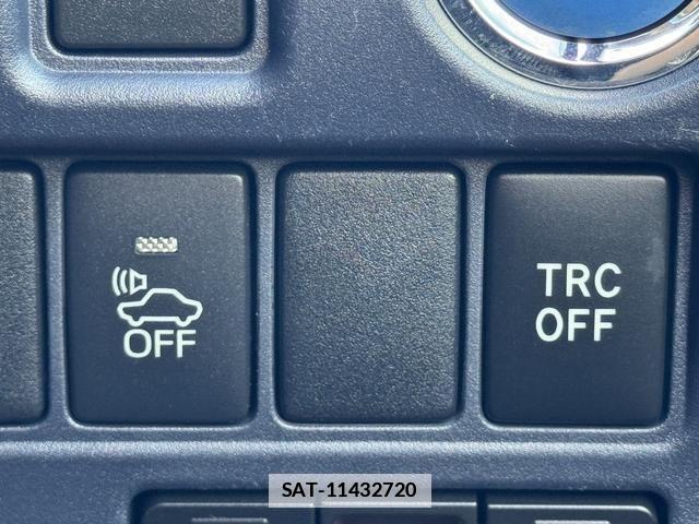 Toyota VOXY 2015-08 7815405-18
