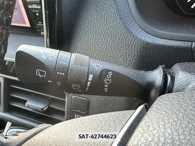 Toyota VOXY 2018-04 7815610-13