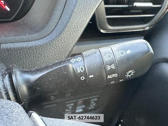 Toyota VOXY 2018-04 7815610-14