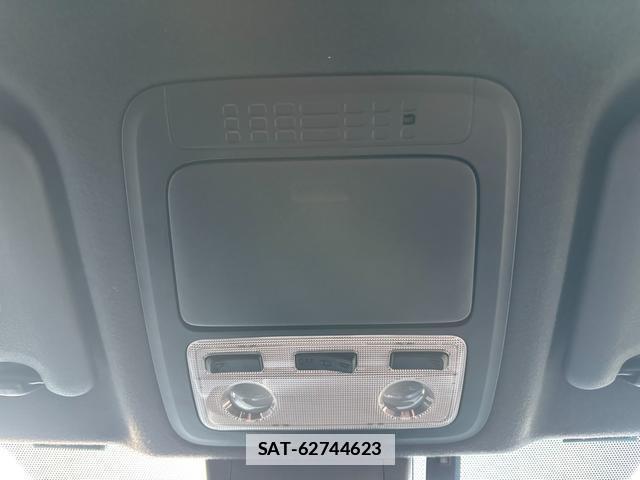 Toyota VOXY 2018-04 7815610-16
