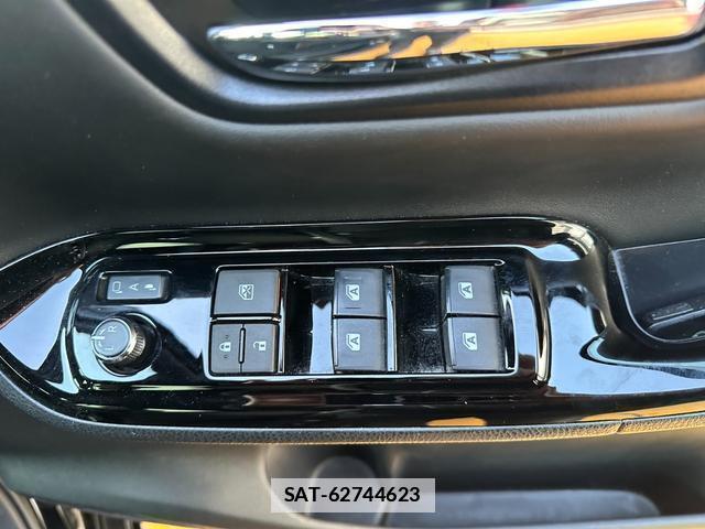 Toyota VOXY 2018-04 7815610-18