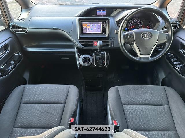 Toyota VOXY 2018-04 7815610-2