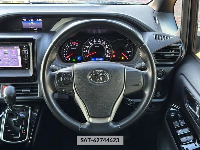 Toyota VOXY 2018-04 7815610-3