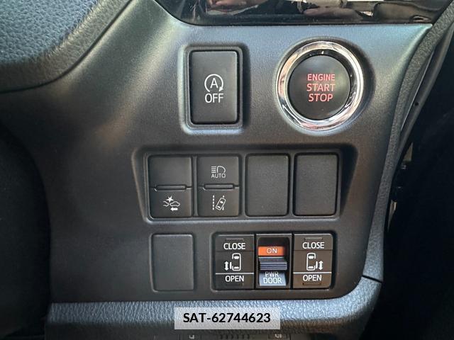 Toyota VOXY 2018-04 7815610-5