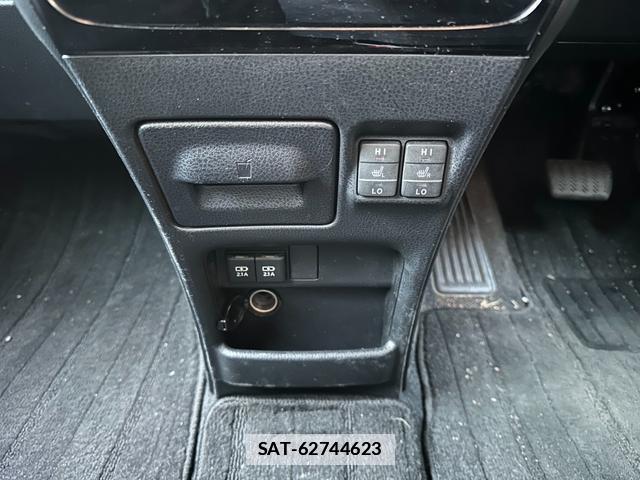 Toyota VOXY 2018-04 7815610-7
