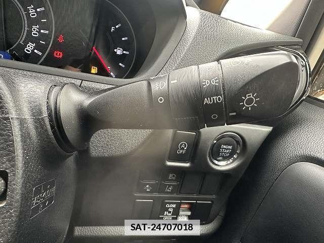 Toyota VOXY 2017-09 7815649-10