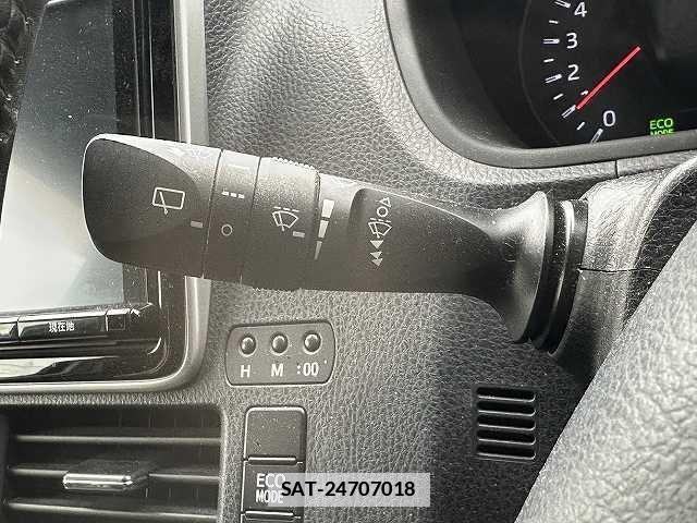 Toyota VOXY 2017-09 7815649-11