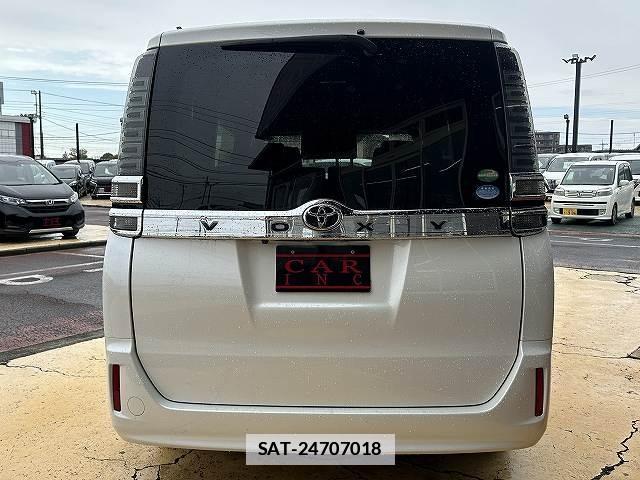 Toyota VOXY 2017-09 7815649-2