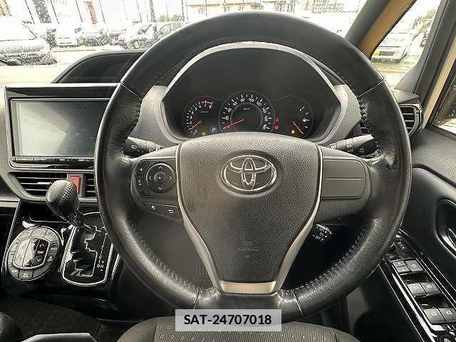 Toyota VOXY 2017-09 7815649-4