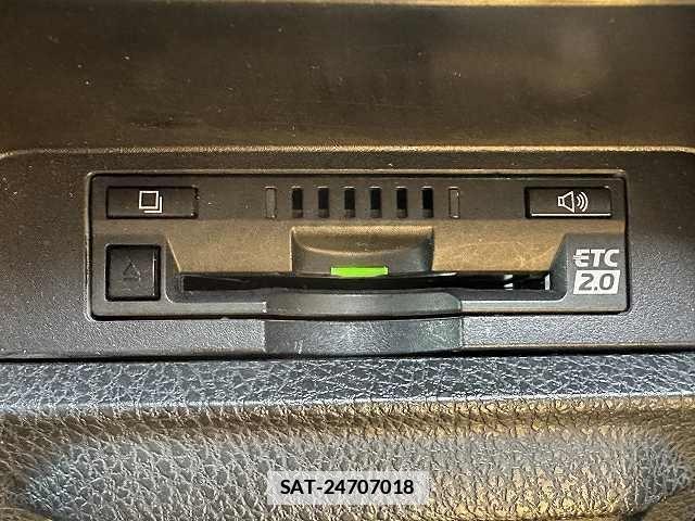 Toyota VOXY 2017-09 7815649-9