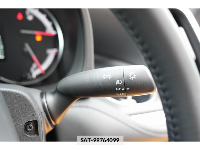 Toyota VOXY 2023-11 7815770-13
