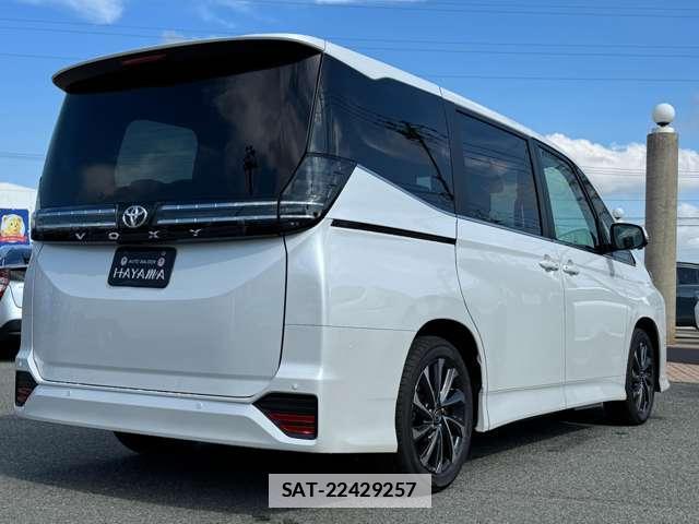 Toyota VOXY 2026-04 7815897-1