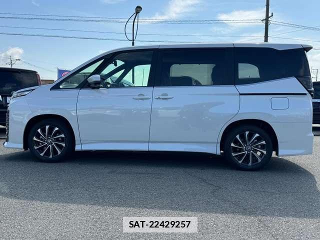 Toyota VOXY 2026-04 7815897-10