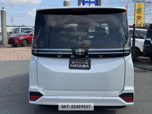 Toyota VOXY 2026-04 7815897-15