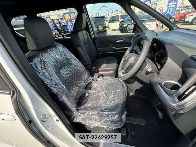 Toyota VOXY 2026-04 7815897-16