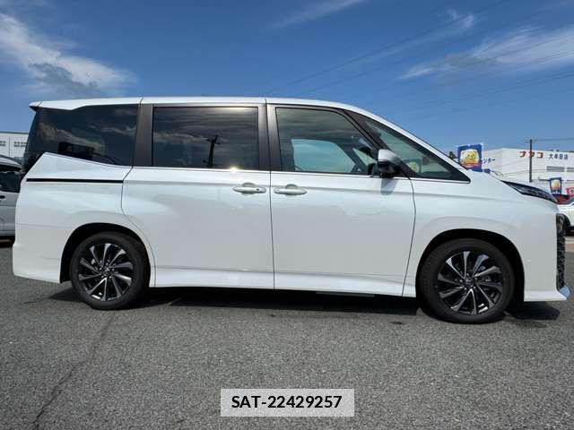 Toyota VOXY 2026-04 7815897-3