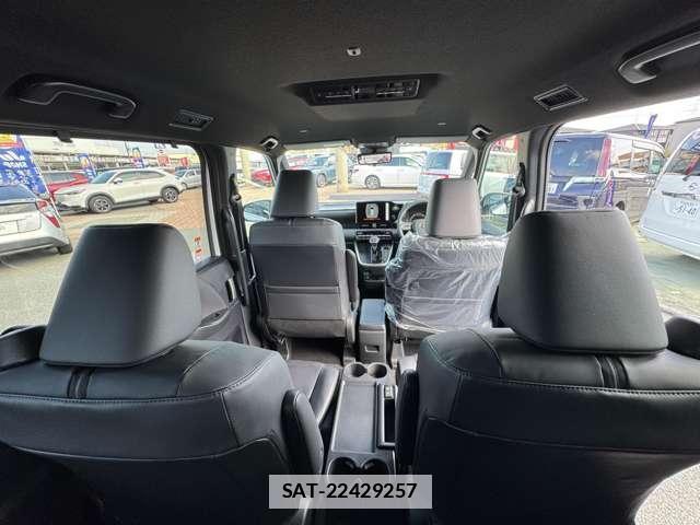 Toyota VOXY 2026-04 7815897-7