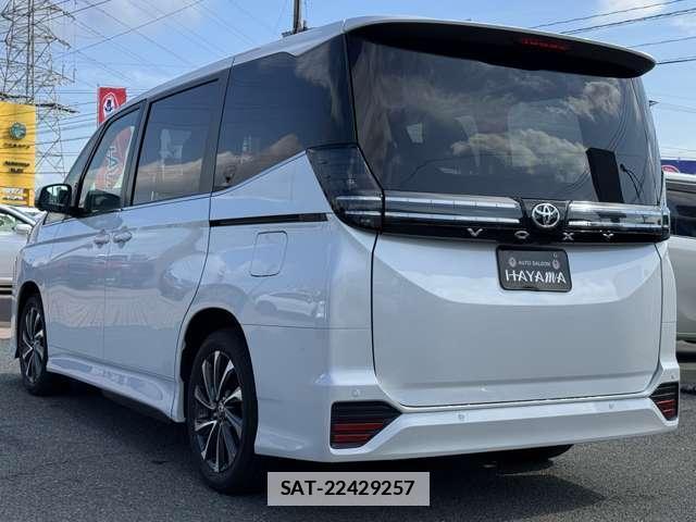 Toyota VOXY 2026-04 7815897-9
