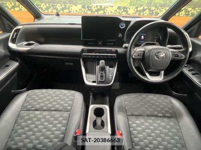 Toyota VOXY 2022-12 7816256-1
