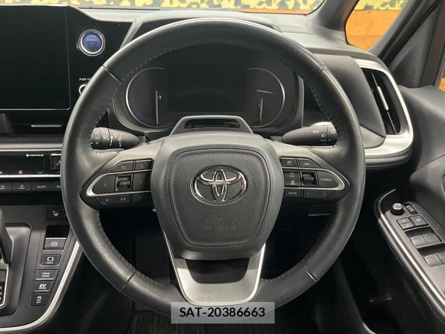 Toyota VOXY 2022-12 7816256-11