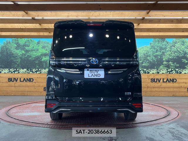 Toyota VOXY 2022-12 7816256-15