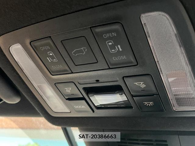 Toyota VOXY 2022-12 7816256-6