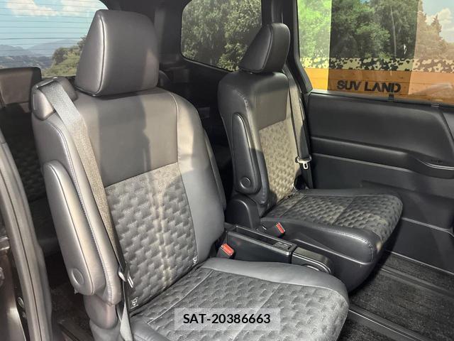 Toyota VOXY 2022-12 7816256-8