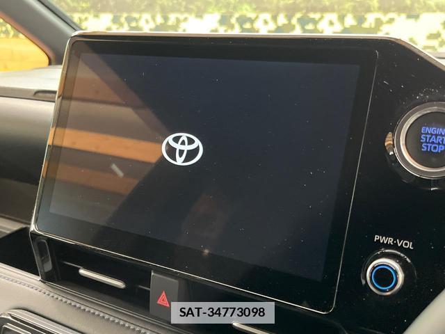 Toyota VOXY 2022-04 7816259-3
