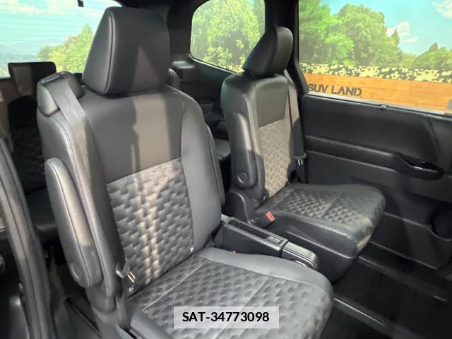 Toyota VOXY 2022-04 7816259-8