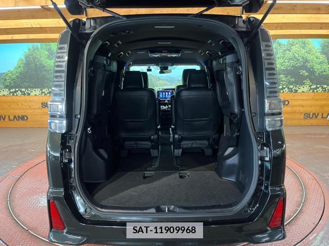 Toyota VOXY 2018-04 7816298-10