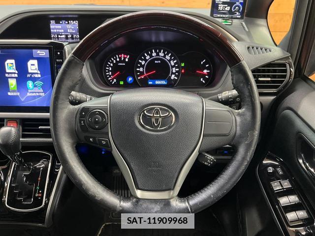 Toyota VOXY 2018-04 7816298-11