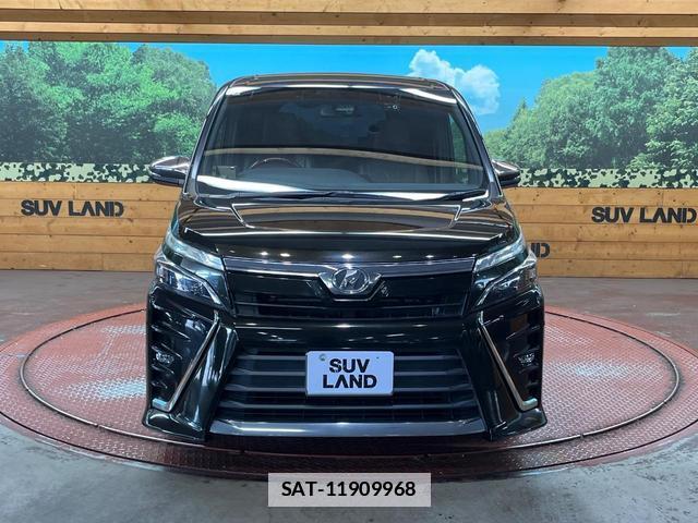Toyota VOXY 2018-04 7816298-14