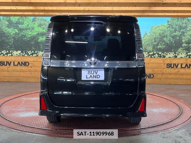 Toyota VOXY 2018-04 7816298-15