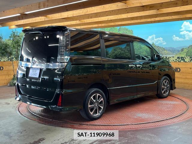 Toyota VOXY 2018-04 7816298-16