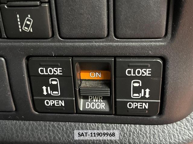 Toyota VOXY 2018-04 7816298-5