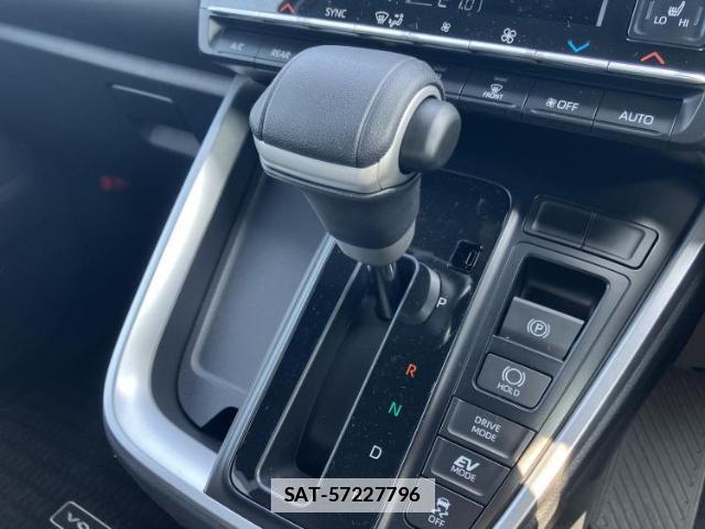 Toyota VOXY 2026-02 7816342-15