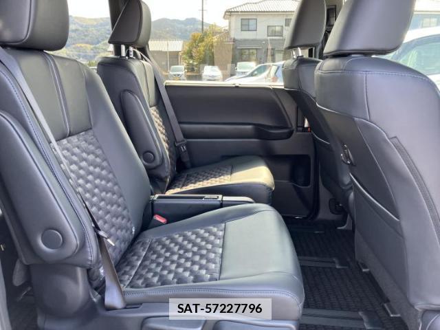 Toyota VOXY 2026-02 7816342-4