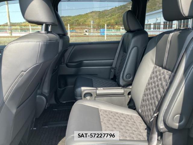Toyota VOXY 2026-02 7816342-7