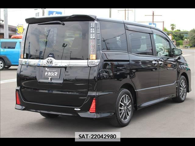 Toyota VOXY 2016-04 7816486-1