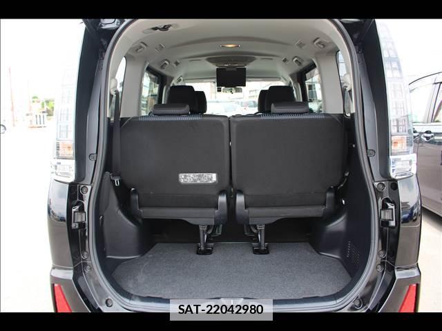 Toyota VOXY 2016-04 7816486-10